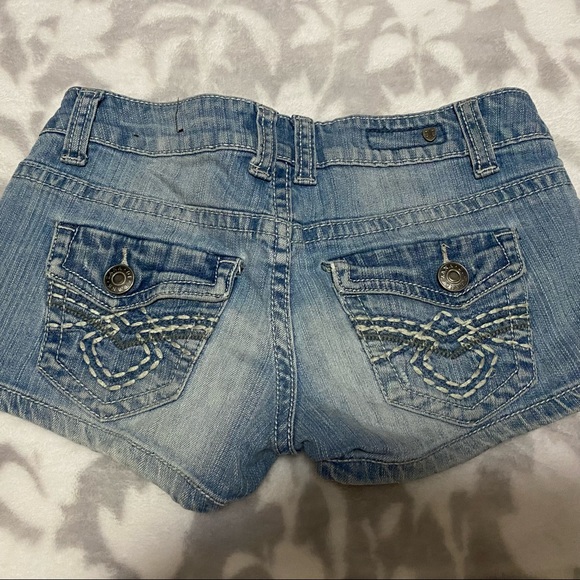Blue Jean shorts - Picture 3 of 3